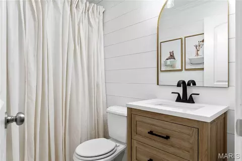 Bath - 884 Village Brook Ct, Ballwin, MO 63021 photo 5 of 7