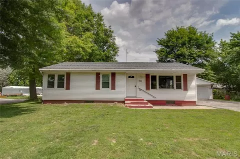 393 W Oak St, Palmyra, IL 62674