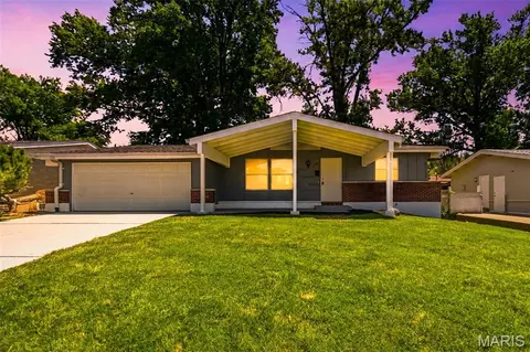 11160 Landseer Dr, Saint Louis, MO 63136