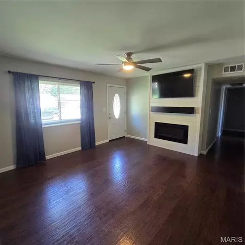 Living - 602 Butler Dr, Eureka, MO 63025 photo 1 of 3