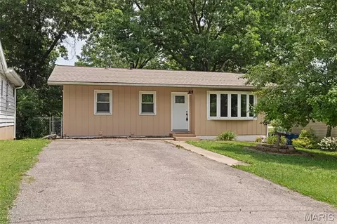 1392 Alice St, Collinsville, IL 62234