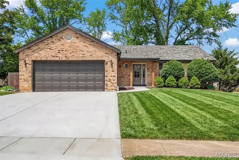 847 Palm Bay Dr, Ellisville, MO 63021