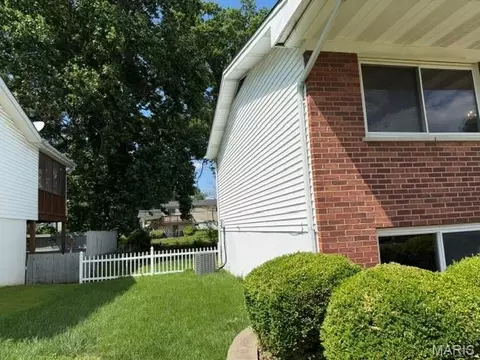 Exterior - 17 Saint Lawrence Dr, Ballwin, MO 63021 photo 20 of 21