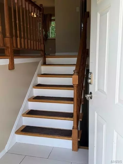 Entry Way - 17 Saint Lawrence Dr, Ballwin, MO 63021 photo 5 of 7