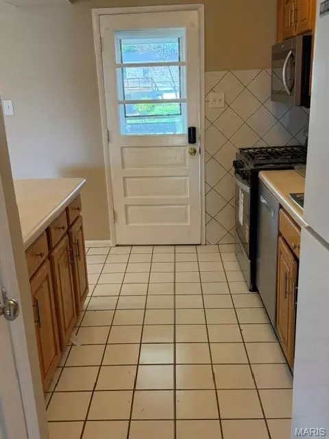 Kitchen - 17 Saint Lawrence Dr, Ballwin, MO 63021 photo 2 of 2