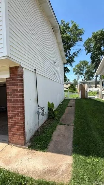 Exterior - 17 Saint Lawrence Dr, Ballwin, MO 63021 photo 16 of 21