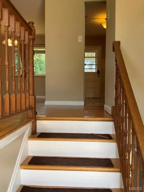 Entry Way - 17 Saint Lawrence Dr, Ballwin, MO 63021 photo 6 of 7