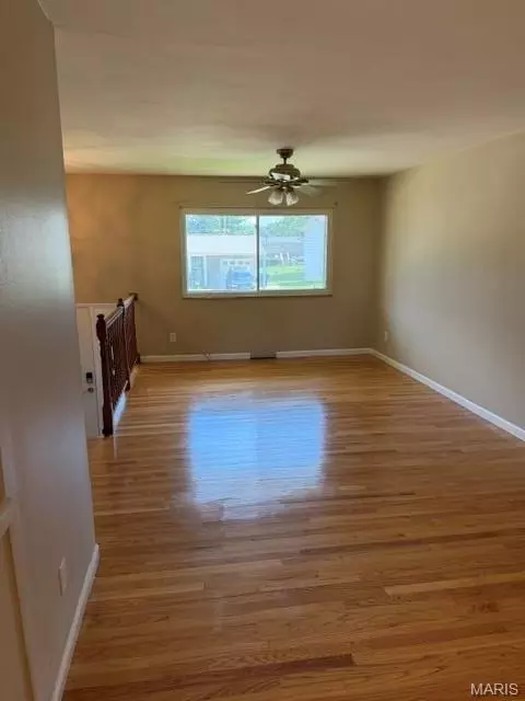 17 Saint Lawrence Dr, Ballwin, MO 63021