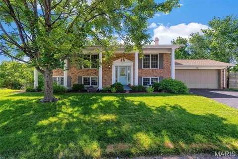 12917 Cedarledge Ct, Saint Louis, MO 63146