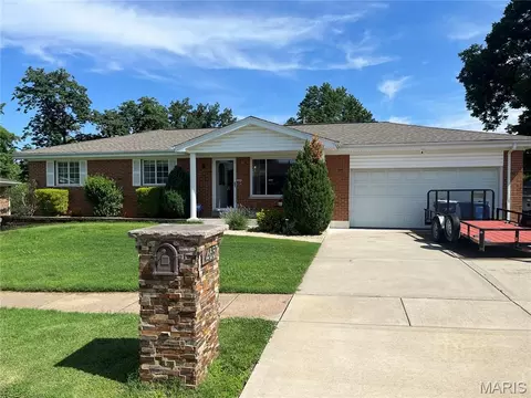4657 Skyridge Ct, Saint Louis, MO 63128