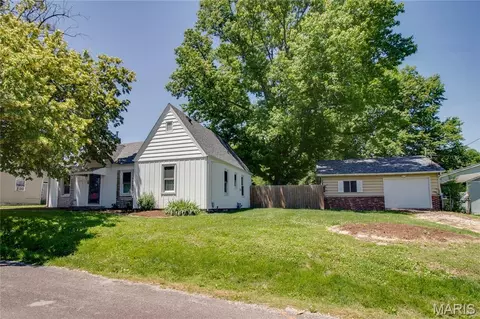23 N 9th St, East Alton, IL 62024