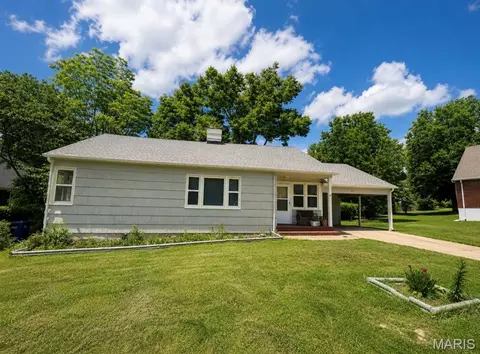 211 S East St, Warrenton, MO 63383