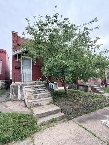4176 Newport Ct, Saint Louis, MO 63116
