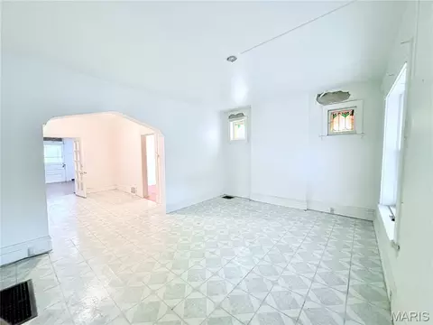 4176 Newport Ct, Saint Louis, MO 63116