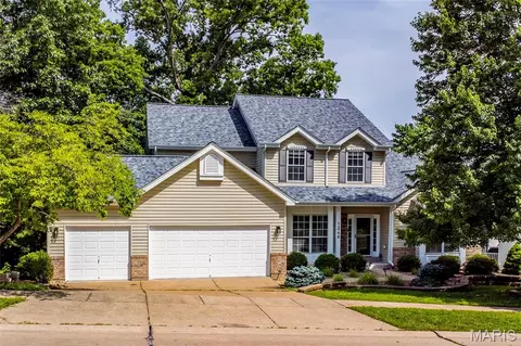 1348 Richland Meadows Dr, Ballwin, MO 63021