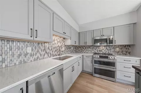 Kitchen - 33 Georgetown Cir, O'fallon, MO 63368 photo 4 of 5