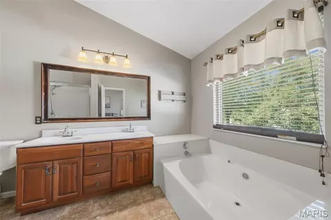 Bath - 33 Georgetown Cir, O'fallon, MO 63368 photo 1 of 3