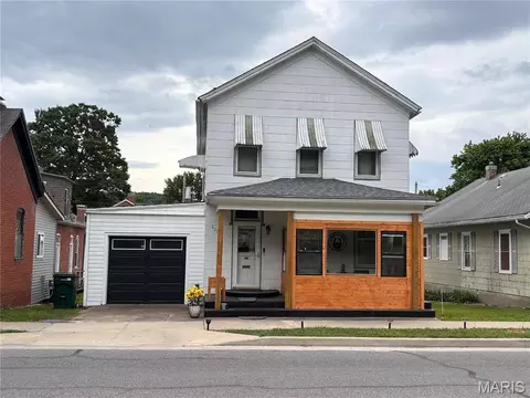 906 Georgia St, Louisiana, MO 63353