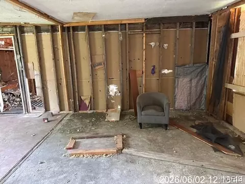 Living - 206 Mueller Dr, Cuba, MO 65453 photo 2 of 2