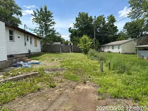 Exterior - 206 Mueller Dr, Cuba, MO 65453 photo 5 of 6
