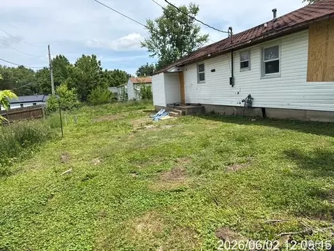 Exterior - 206 Mueller Dr, Cuba, MO 65453 photo 3 of 6