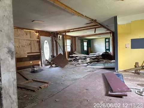 Entry Way - 206 Mueller Dr, Cuba, MO 65453 photo 2 of 5