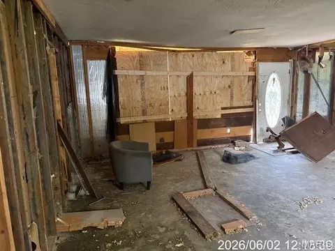 Living - 206 Mueller Dr, Cuba, MO 65453 photo 1 of 2
