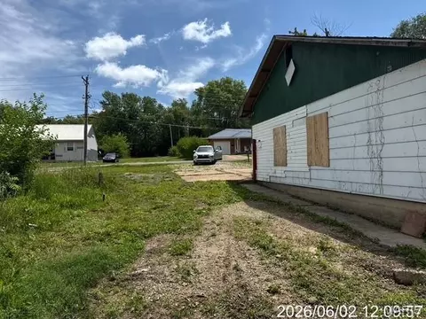Exterior - 206 Mueller Dr, Cuba, MO 65453 photo 4 of 6