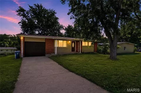 10226 Green Valley Dr, Saint Louis, MO 63136