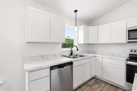 Kitchen - 1015 Samwise St, Wright City, MO 63390 photo 4 of 6