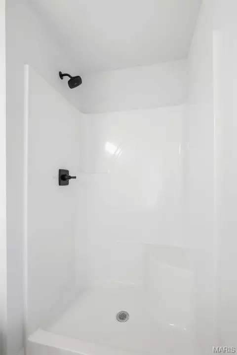 Bath - 1015 Samwise St, Wright City, MO 63390 photo 4 of 5