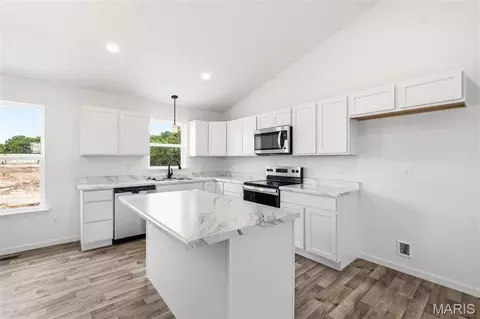 Kitchen - 1015 Samwise St, Wright City, MO 63390 photo 2 of 6