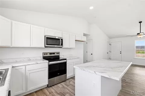 Kitchen - 1015 Samwise St, Wright City, MO 63390 photo 3 of 6