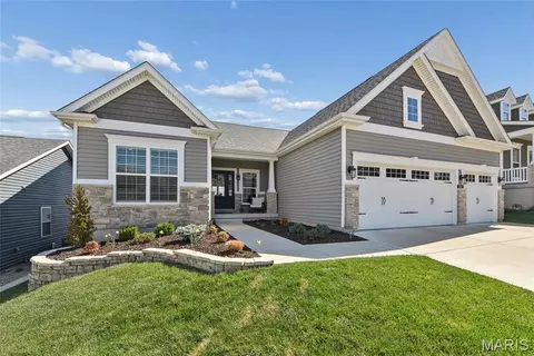 Exterior - 734 Crested Point Dr, Eureka, MO 63025 photo 2 of 9
