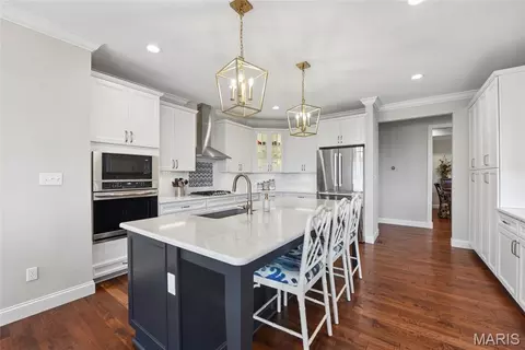 Kitchen - 734 Crested Point Dr, Eureka, MO 63025 photo 5 of 6