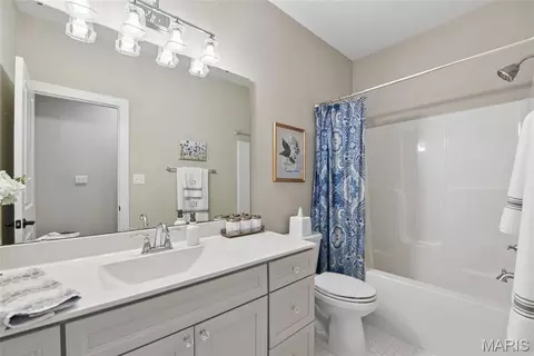 Bath - 734 Crested Point Dr, Eureka, MO 63025 photo 3 of 3