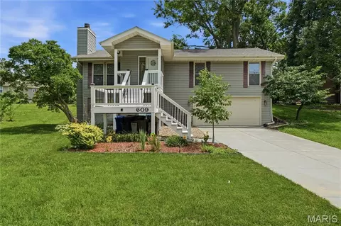 609 Lakewood Dr, Lake Saint Louis, MO 63367