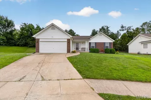 1910 Bonnie Brook Ln, Wentzville, MO 63385