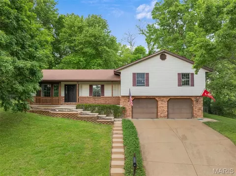 10 Paradise Ln, Washington, MO 63090