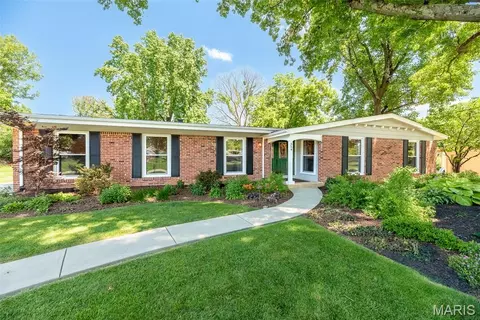 354 Greenbriar Ln, Ballwin, MO 63011