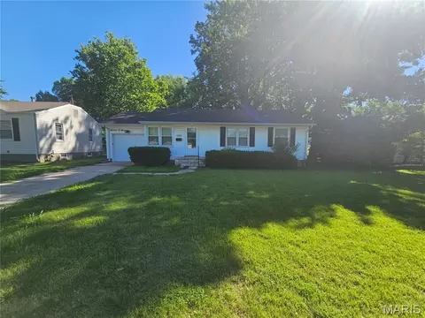 1107 Bakewell Dr, Saint Louis, MO 63137