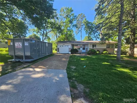2254 Gadbury Dr, Saint Louis, MO 63136