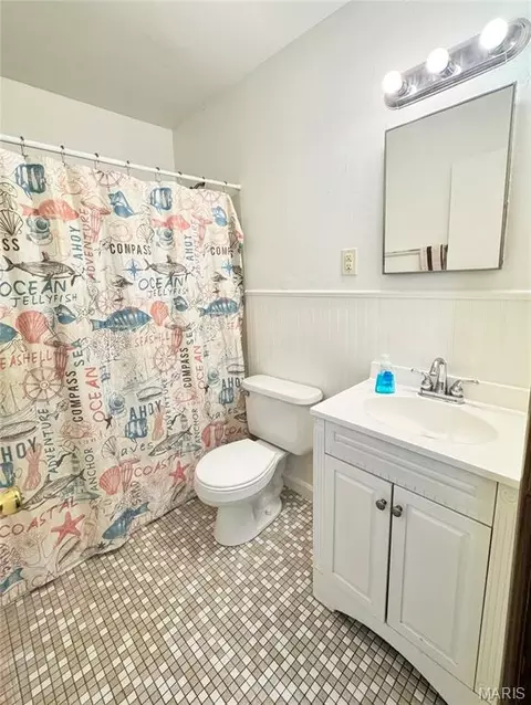 Bath - 3912-3914 Wright Ave, Saint Ann, MO 63074 photo 1 of 2
