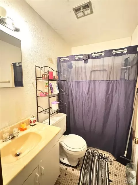 Bath - 3912-3914 Wright Ave, Saint Ann, MO 63074 photo 2 of 2