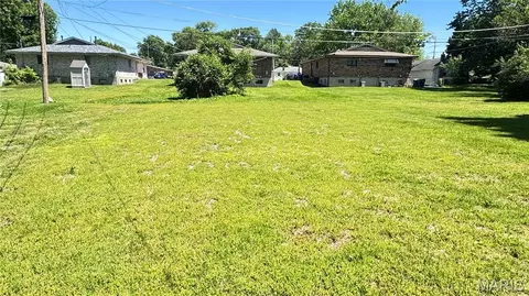 Exterior - 3912-3914 Wright Ave, Saint Ann, MO 63074 photo 3 of 3