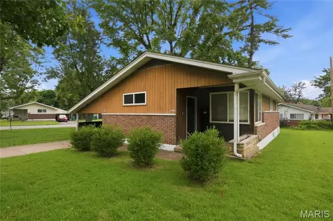 9731 Lanier Dr, Saint Louis, MO 63136