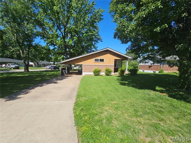 9731 Lanier Dr, Saint Louis, MO 63136