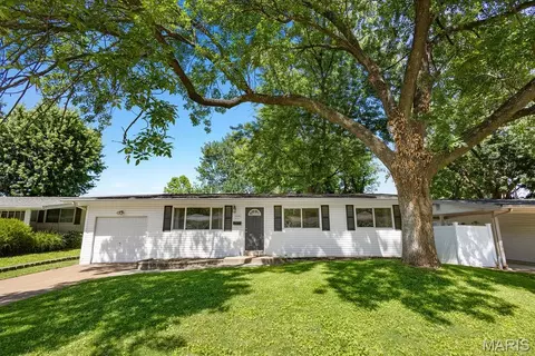 2430 W Adams St, Saint Charles, MO 63301