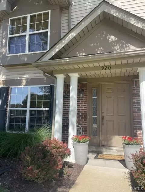 920 Carpathian Dr, Lake Saint Louis, MO 63367