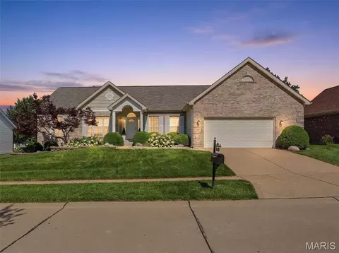 6632 Towne Woods Dr, Saint Louis, MO 63129